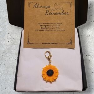 Sunflower 🌻 charm with note in box great gift🎁